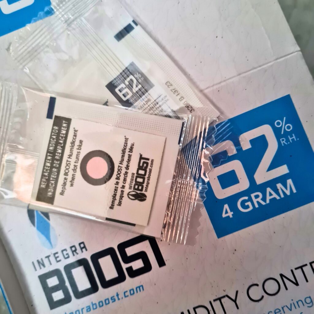 IntegraBoost Humidty Control PanamaCigarClub Panama Buenos Humos CigarAficionado