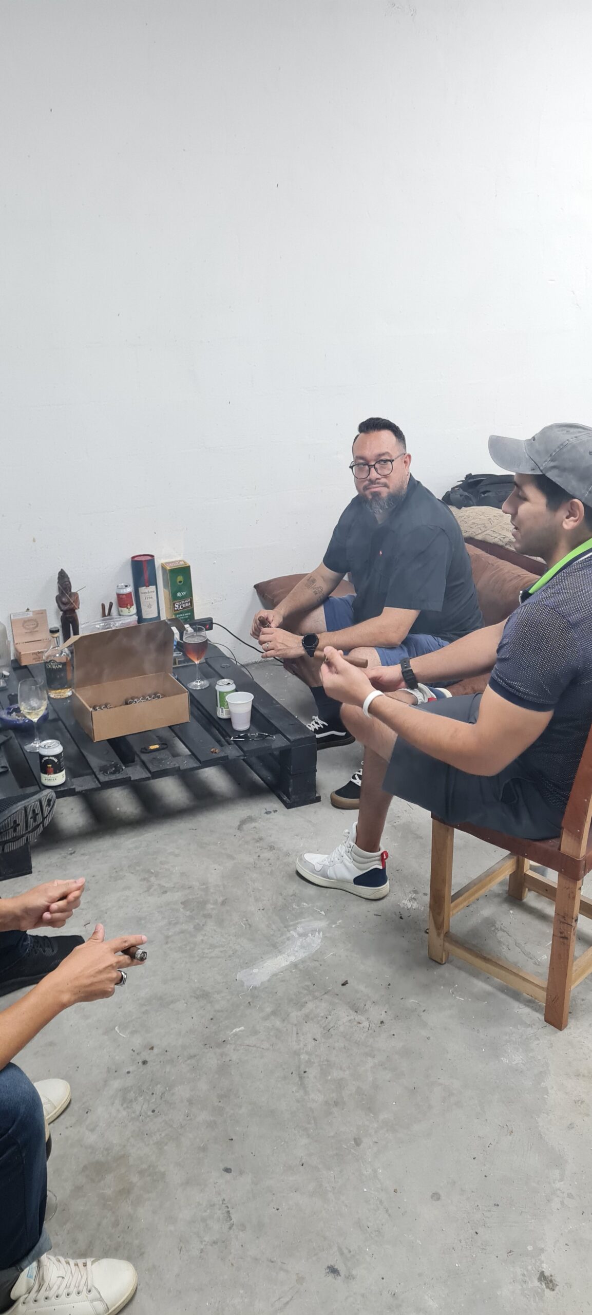 Tardeo Especial 2024 disfrutando la producción de tabacos premium en Montes de Oca con Ron El Galante, La Rana Dorada y Panama Cigar Club en Panamá.
