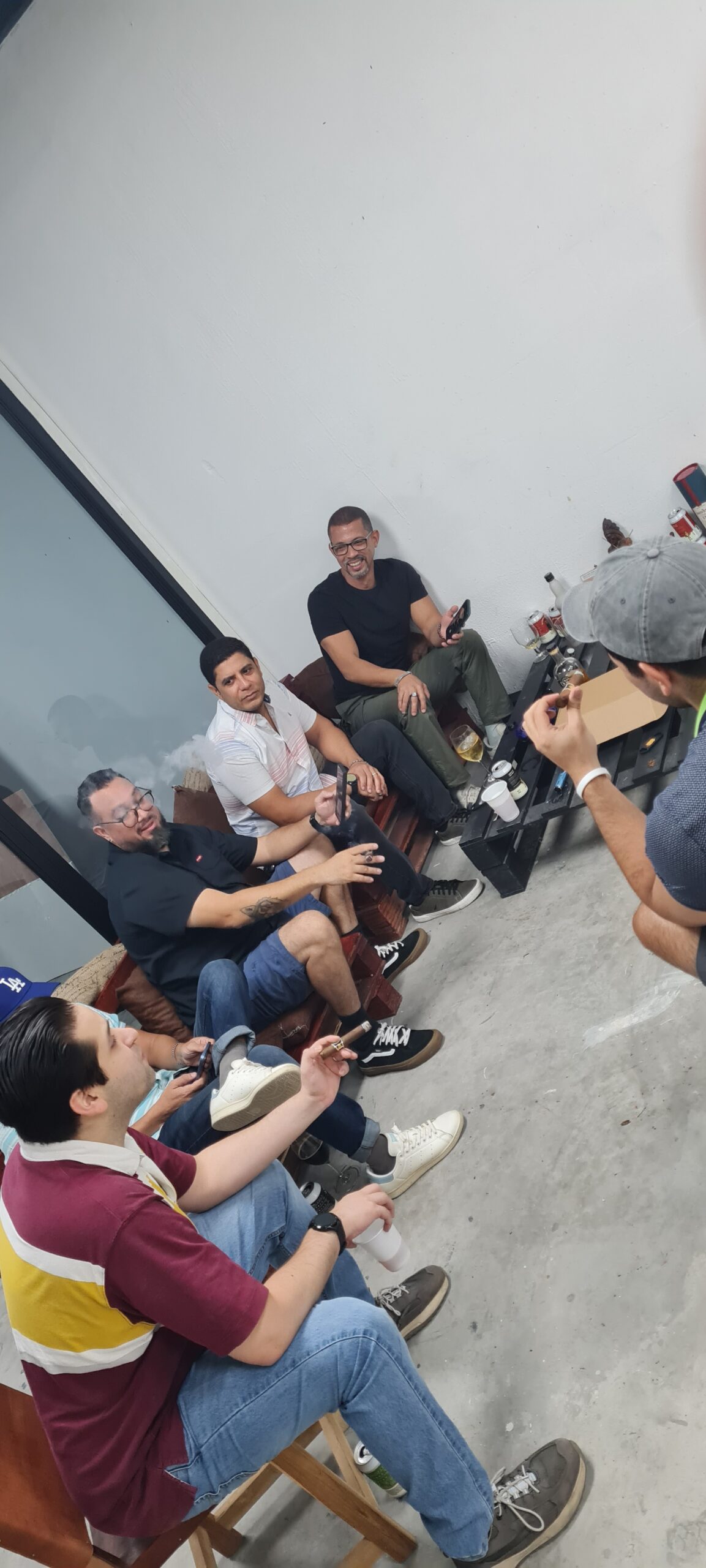 Tardeo Especial 2024 disfrutando la producción de tabacos premium en Montes de Oca con Ron El Galante, La Rana Dorada y Panama Cigar Club en Panamá.