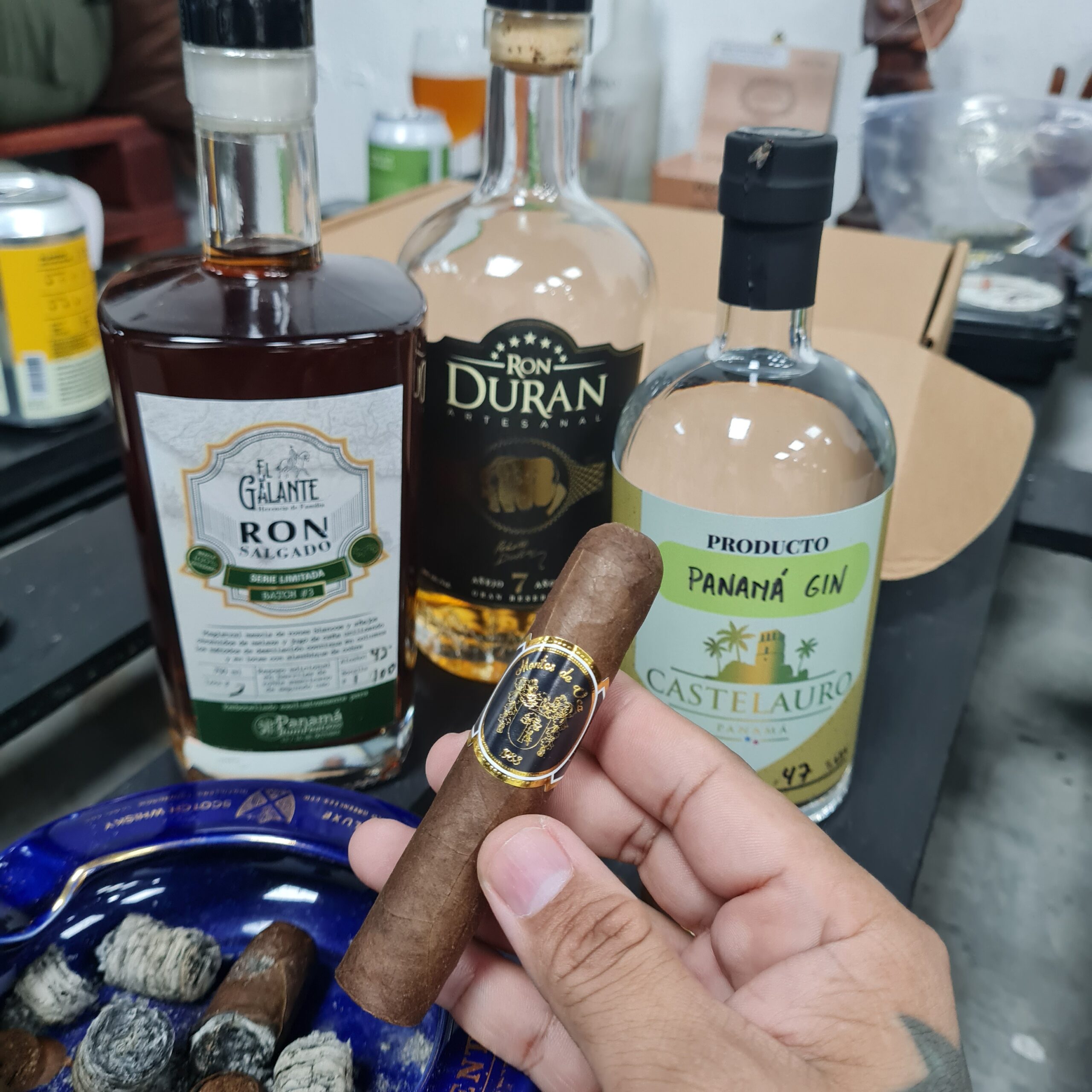 Tardeo Especial 2024 disfrutando la producción de tabacos premium en Montes de Oca con Ron El Galante, La Rana Dorada y Panama Cigar Club en Panamá.