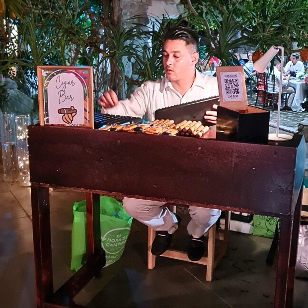 cigar bar panamacigarclub tabaco montes de oca beach